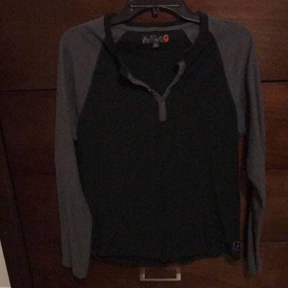 Black shirt with grey sleeves.